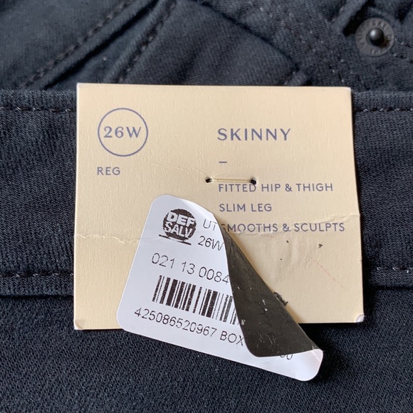 NWT- Universal Thread Black Skinny Size 26WR - Picture 2 of 7